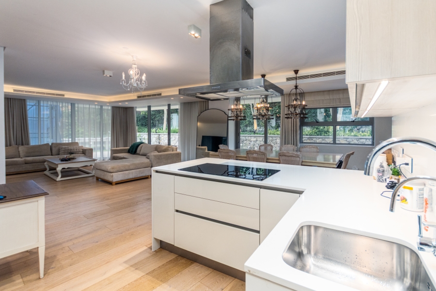 2 Bedroom Property for Sale in Sea Point Western Cape